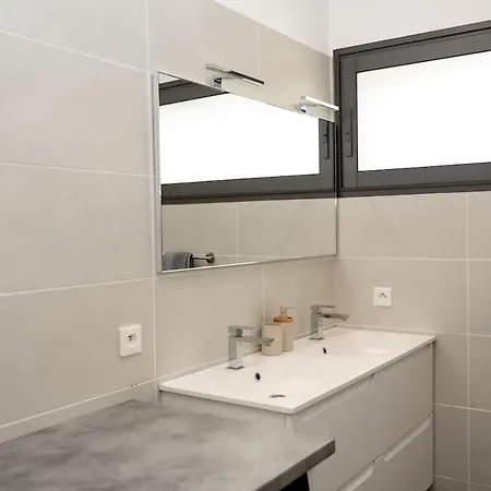Confort, Sans Vis-a-vis Villa *